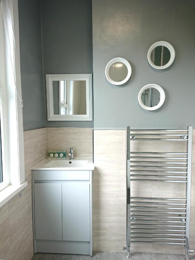 Entire 2-Bedroom House With Garden Йорк Екстериор снимка